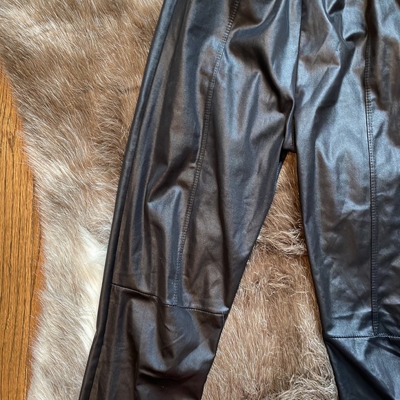 Faux leather leggings - Picture 2 of 2
